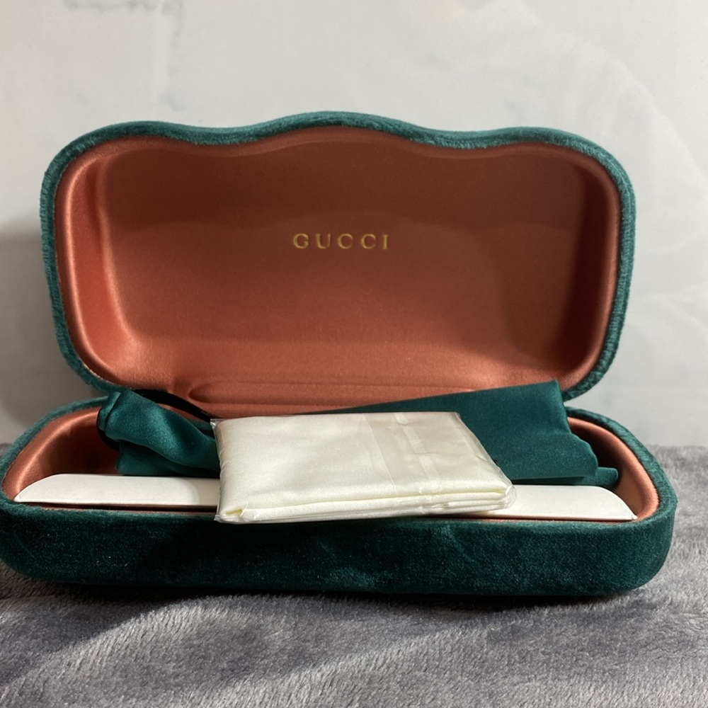 Gucci case - Picture 2 of 2